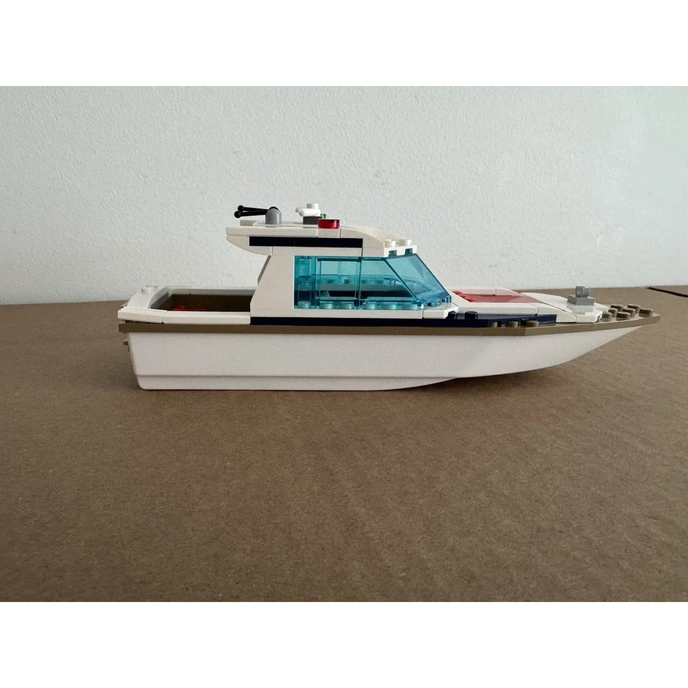 LEGO City De Luxe Boat with Windscreen from 60222 Harbor Diving Yacht Set Floats